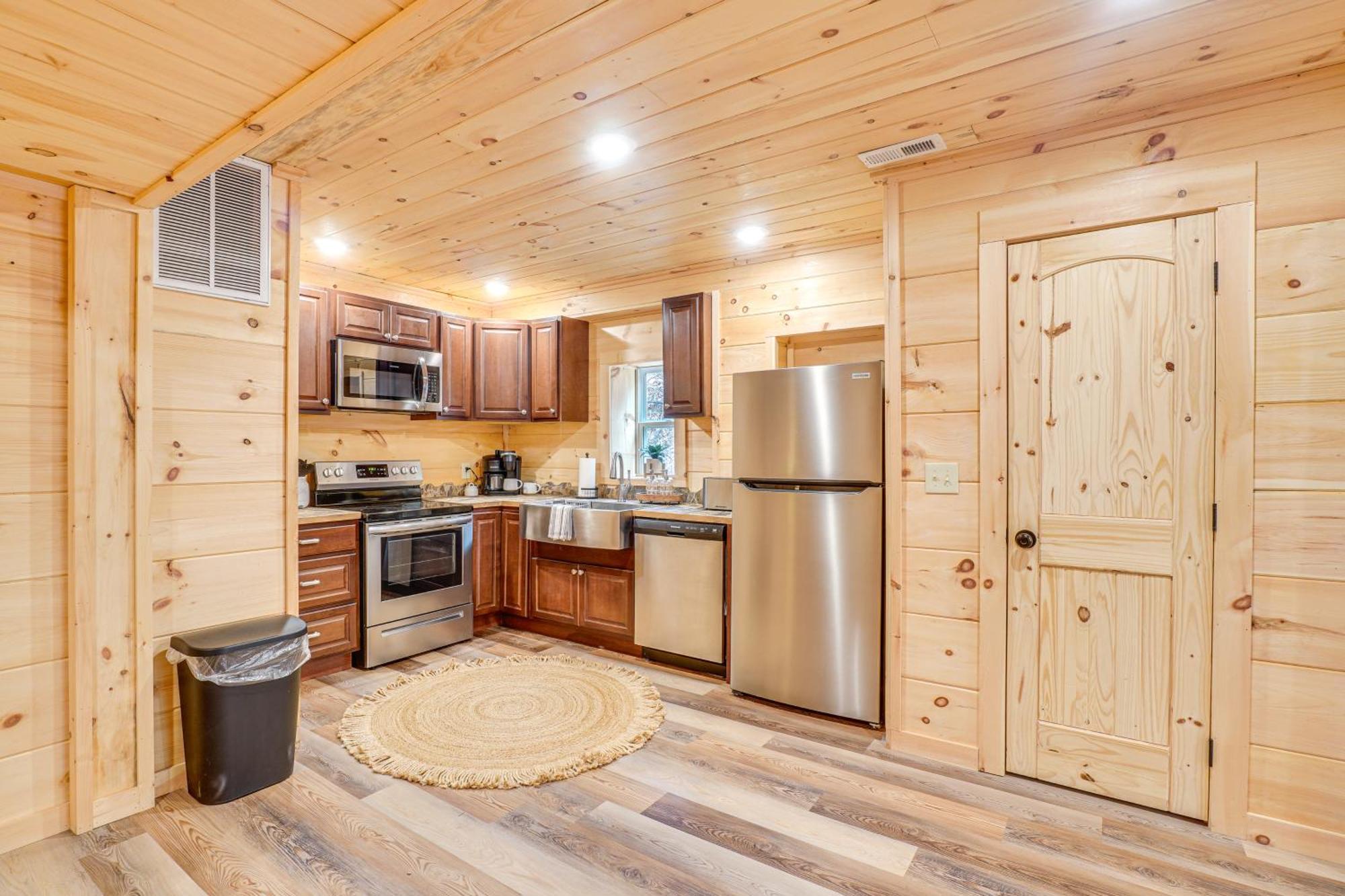 Cozy Sevierville Cabin With Hot Tub And Game Room! Pigeon Forge Exteriör bild